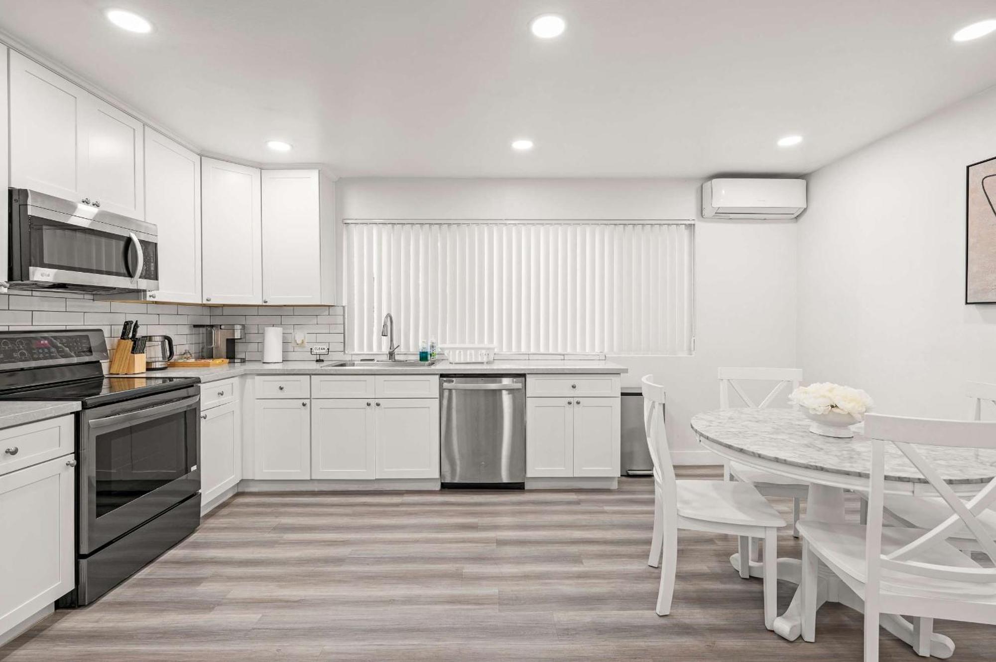 New Renovated 2B2B Apt Self Checkin Free Parking 1 Пасадена Екстериор снимка