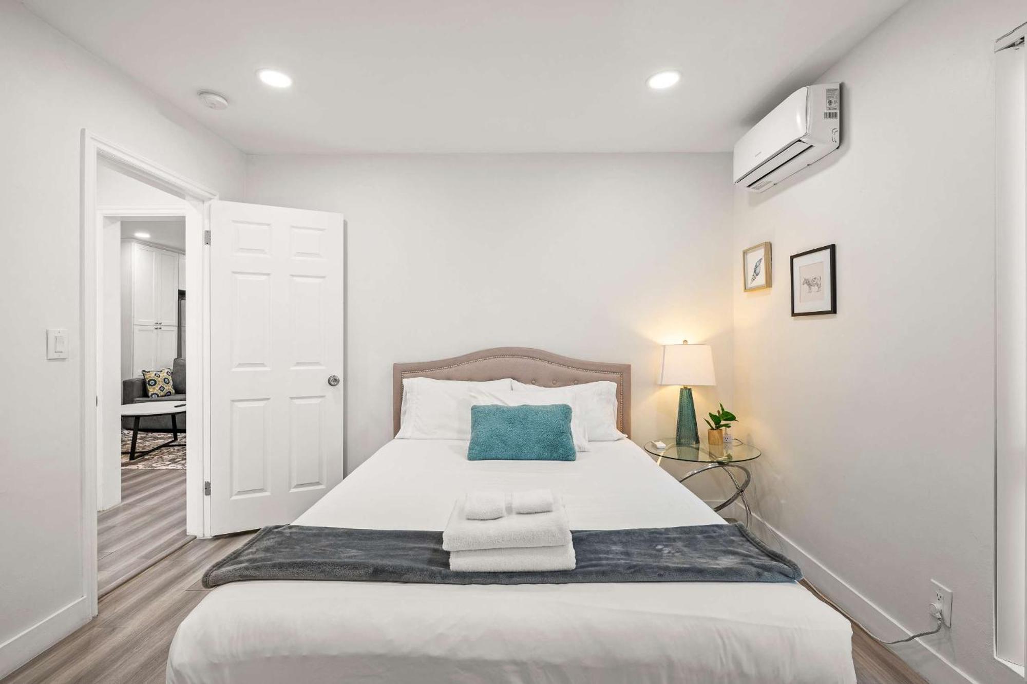 New Renovated 2B2B Apt Self Checkin Free Parking 1 Пасадена Екстериор снимка